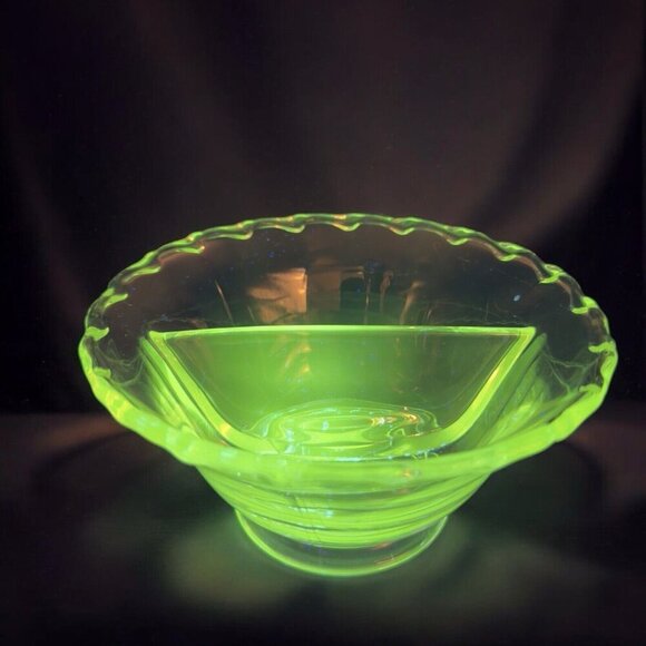 Fostoria Century Divided Dish Bowl Clear Glass Green UV Glass Manganese 365nm - Picture 1 of 16